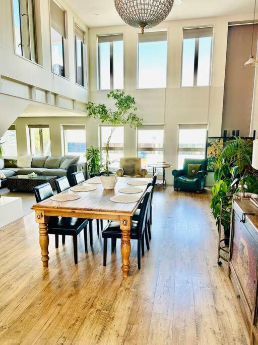 Stunning New York Loft Gallery Крайстчърч Екстериор снимка