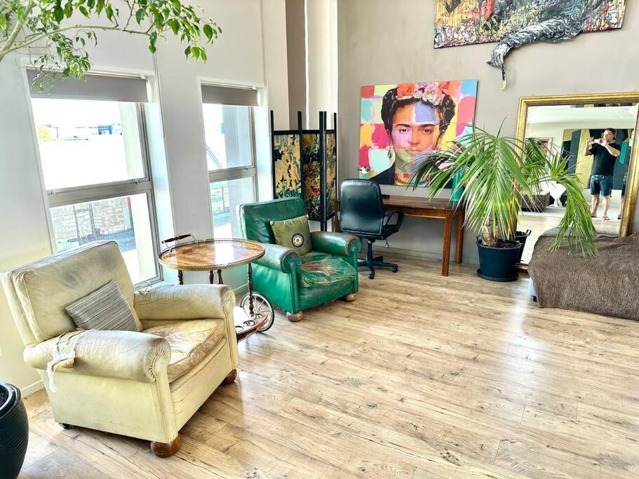 Stunning New York Loft Gallery Крайстчърч Екстериор снимка