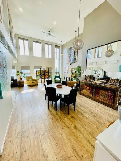 Stunning New York Loft Gallery Крайстчърч Екстериор снимка